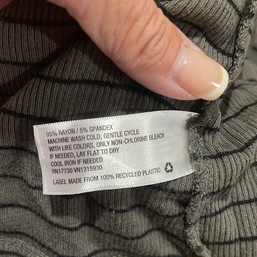 MOSSIMO LONG LIGHTWEIGHT CHARCOAL GRAY & BLACK STRIPED TURTLENECK KNIT TOP SMALL - Picture 9 of 9